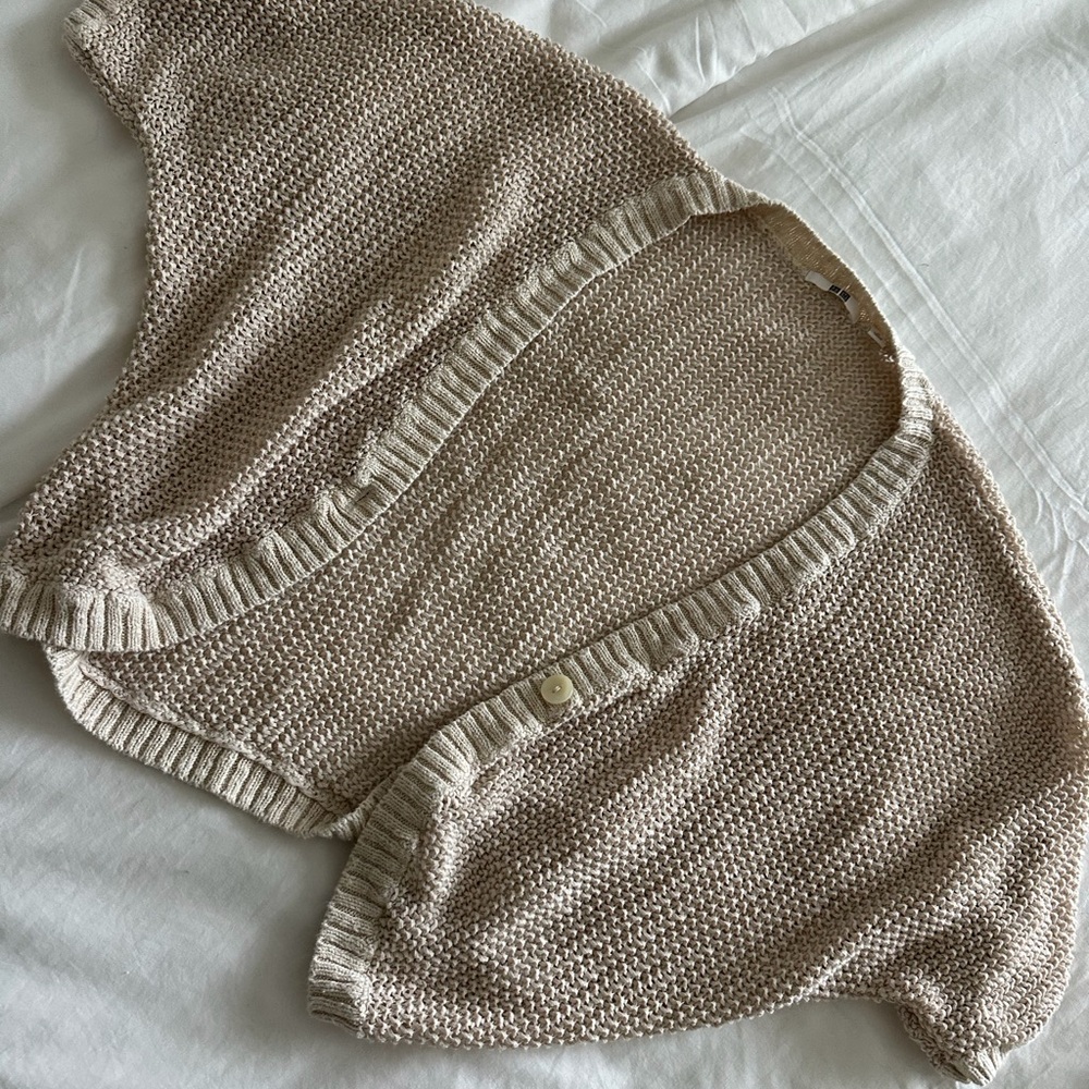 Uniqlo Beige Knit Shrug